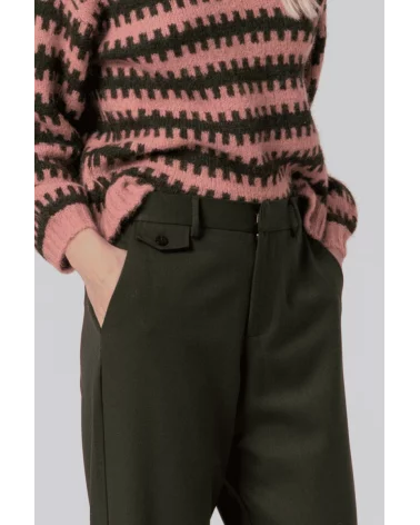 Pantalón Recto Sastre Kaki Oscuro Surkana detalle Esenziashopping Zaragoza