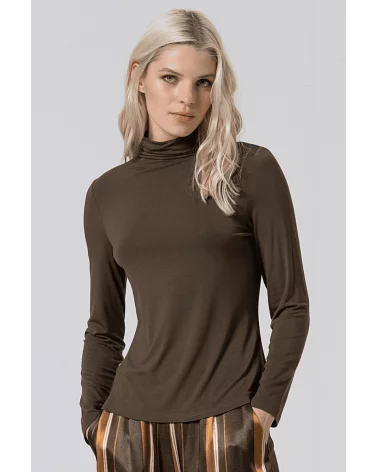 Camiseta Cuello Alto Kaki Oscuro Surkana Esenziashopping Zaragoza