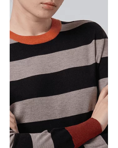 Vestido Corto Rayas Contraste Negro Surkana detalle Esenziashopping Zaragoza