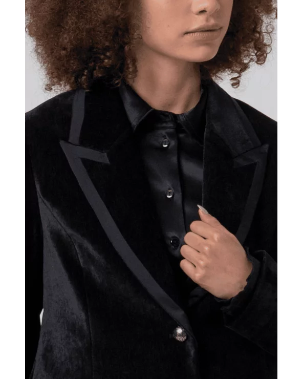 Chaqueta Americana Satinada Negra Surkana detalle Esenziashopping Zaragoza