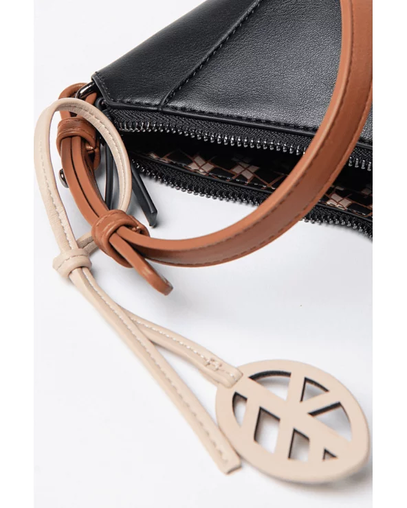 Bolso Bandolera Contrastes Negro Surkana detalle Esenziashopping Zaragoza