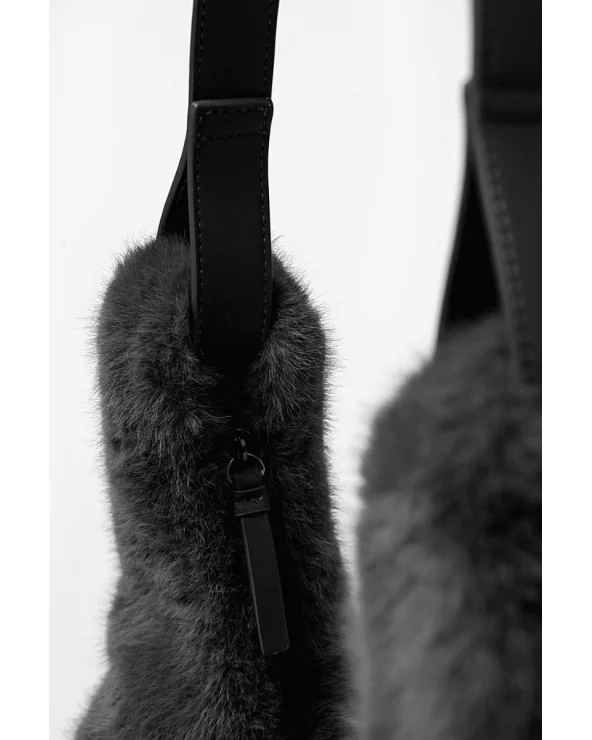 Bolso de Hombro Pelo Negro Surkana detalle Esenziashopping Zaragoza
