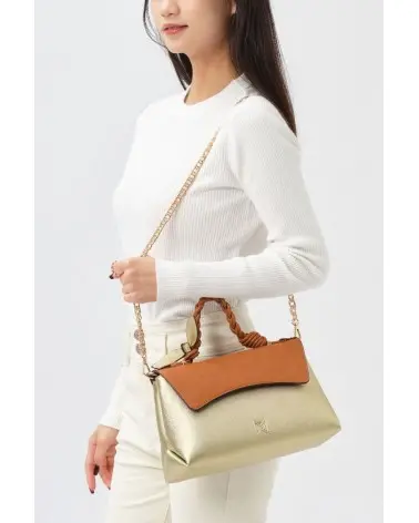 Bolso Treccia Gold Camel Mishay probado asa cadena Esenziashopping Zaragoza